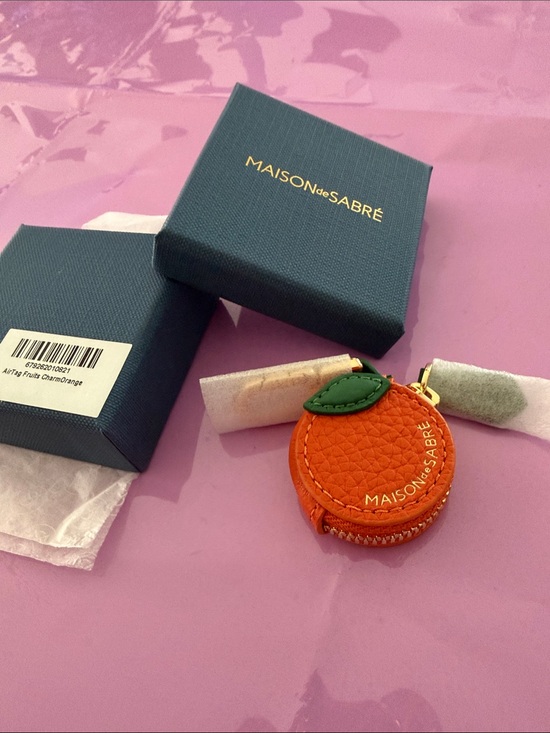 Maison De Sabré Accessories - New in box Maison de Sabre Orange Leather Citrus AirTag keychain